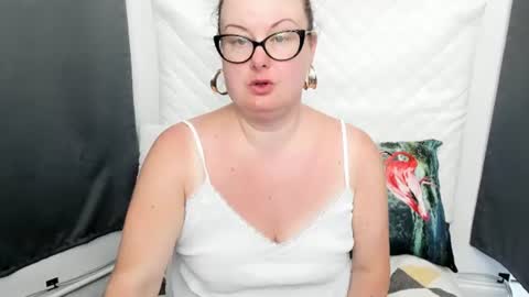 Snapshot of bonnieshining chatting on 06.27.26 Bonnie online show from 06.27.26