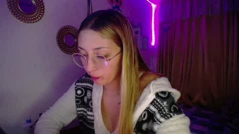 Snapshot of bonny_clyde_xx_ chatting on 12.12.24 Soffy Brooks Independent model online show from 12.12.24