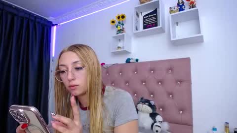 Snapshot of bonny_clyde_xx_ chatting on 10.10.25 Soffy Brooks Independent model online show from 10.10.25