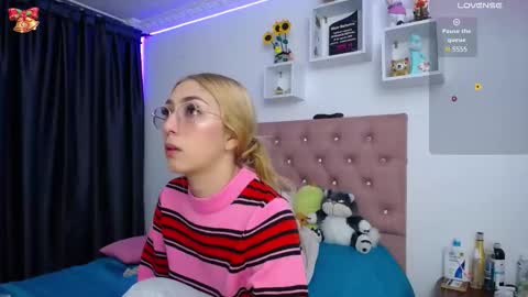 Snapshot of bonny_clyde_xx_ chatting on 10.25.25 Soffy Brooks Independent model online show from 10.25.25