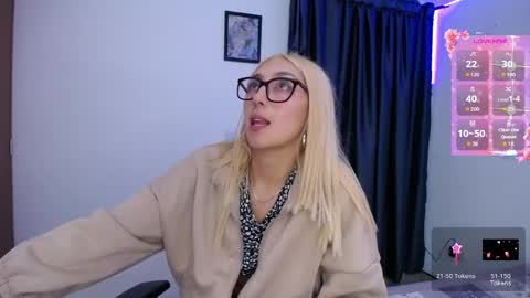 Snapshot of bonny_clyde_xx_ chatting on 04.11.26 Soffy Brooks Independent model online show from 04.11.26