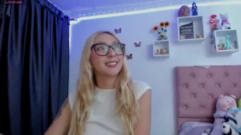 Soffy Brooks Independent model online show from 05.28.26