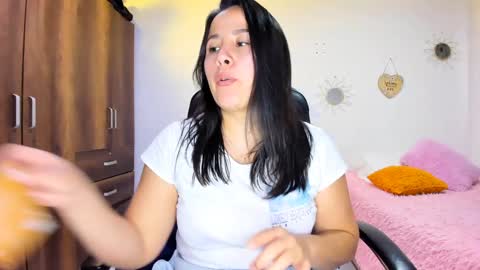 Snapshot of bonny_greylm chatting on 12.27.24 sofia online show from 12.27.24