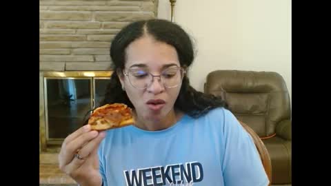 Snapshot of bonvivantb chatting on 09.22.25 Queen Bon Vivantt online show from 09.22.25