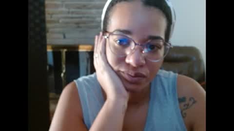 Snapshot of bonvivantb chatting on 10.10.25 Queen Bon Vivantt online show from 10.10.25