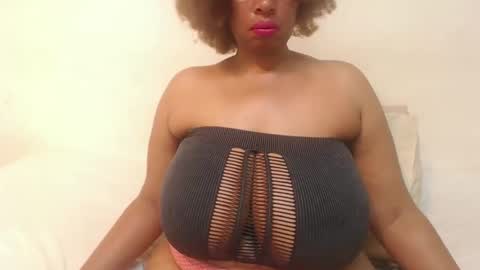 Snapshot of boobyqueen24 chatting on 01.09.25 boobyqueen online show from 01.09.25