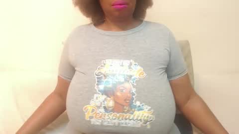 Snapshot of boobyqueen24 chatting on 02.18.25 boobyqueen online show from 02.18.25