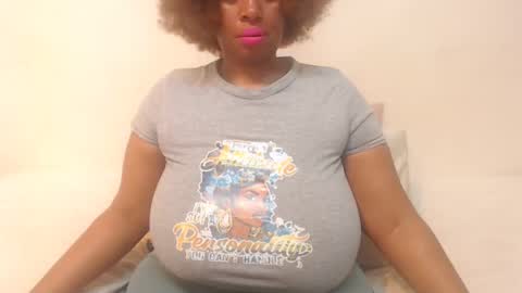 Snapshot of boobyqueen24 chatting on 02.26.25 boobyqueen online show from 02.26.25