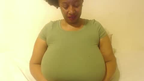 Snapshot of boobyqueen24 chatting on 09.10.25 boobyqueen online show from 09.10.25