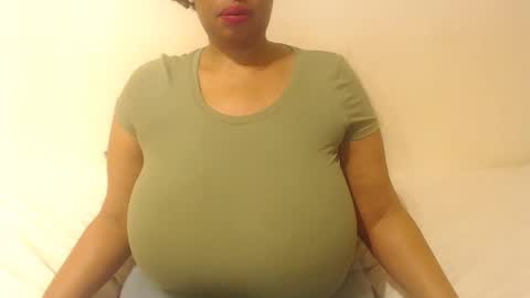 Snapshot of boobyqueen24 chatting on 09.12.25 boobyqueen online show from 09.12.25