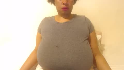 Snapshot of boobyqueen24 chatting on 09.17.25 boobyqueen online show from 09.17.25