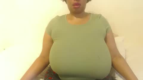 Snapshot of boobyqueen24 chatting on 09.20.25 boobyqueen online show from 09.20.25