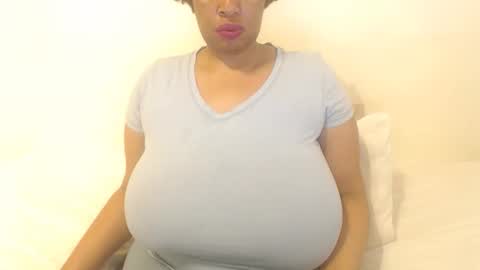 Snapshot of boobyqueen24 chatting on 09.25.25 boobyqueen online show from 09.25.25