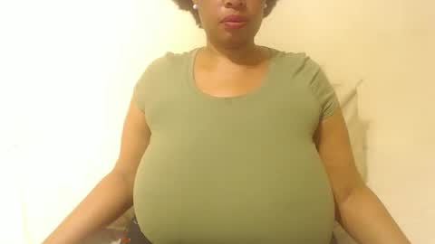 Snapshot of boobyqueen24 chatting on 10.02.25 boobyqueen online show from 10.02.25