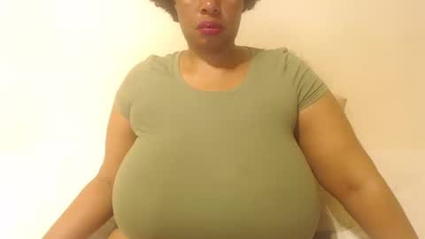 Snapshot of boobyqueen24 chatting on 10.06.25 boobyqueen online show from 10.06.25