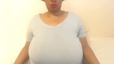 Snapshot of boobyqueen24 chatting on 10.08.25 boobyqueen online show from 10.08.25