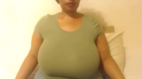 Snapshot of boobyqueen24 chatting on 10.09.25 boobyqueen online show from 10.09.25