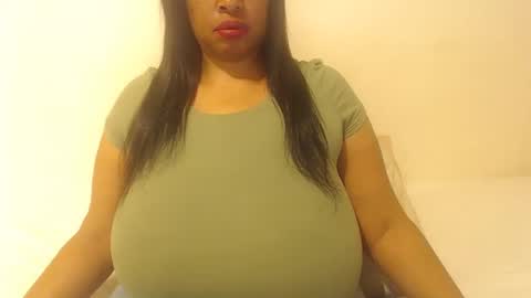 Snapshot of boobyqueen24 chatting on 10.19.25 boobyqueen online show from 10.19.25