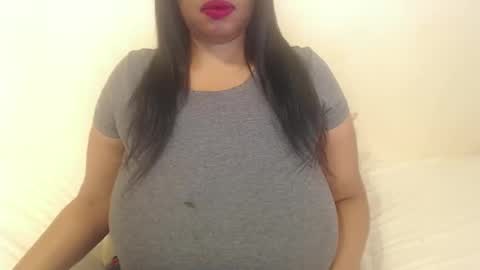 Snapshot of boobyqueen24 chatting on 10.22.25 boobyqueen online show from 10.22.25