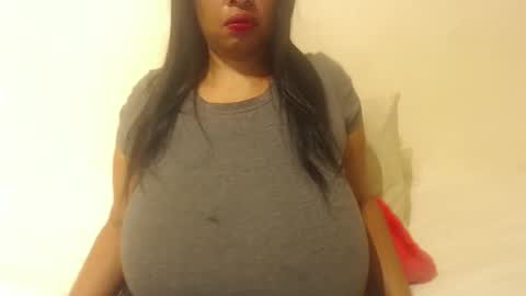 Snapshot of boobyqueen24 chatting on 10.22.25 boobyqueen online show from 10.22.25