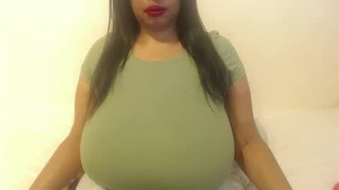 Snapshot of boobyqueen24 chatting on 10.23.25 boobyqueen online show from 10.23.25