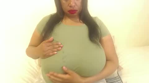 Snapshot of boobyqueen24 chatting on 10.26.25 boobyqueen online show from 10.26.25