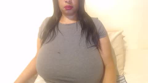 Snapshot of boobyqueen24 chatting on 10.30.25 boobyqueen online show from 10.30.25