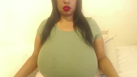 Snapshot of boobyqueen24 chatting on 11.02.25 boobyqueen online show from 11.02.25