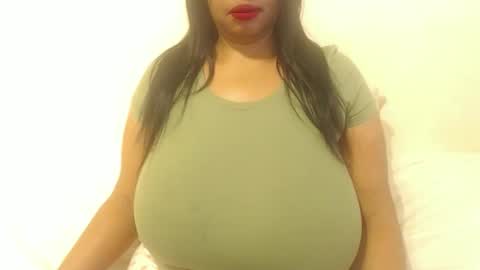 Snapshot of boobyqueen24 chatting on 11.03.25 boobyqueen online show from 11.03.25