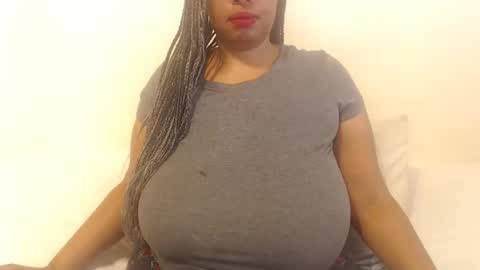 Snapshot of boobyqueen24 chatting on 11.26.25 boobyqueen online show from 11.26.25