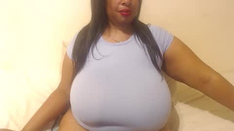 Snapshot of boobyqueen24 chatting on 12.16.25 boobyqueen online show from 12.16.25