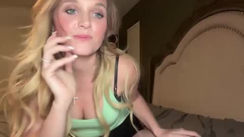 Snapshot of booksnlooksgirl chatting on 12.17.24 booksnlooksgirl online show from 12.17.24