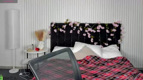 Milena online show from 12.04.25