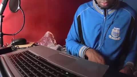 Snapshot of boss_playa98 chatting on 02.15.25 boss_playa98 online show from 02.15.25