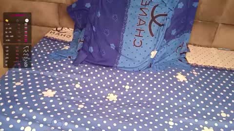 Snapshot of bossetassy chatting on 10.24.25 bossetassy online show from 10.24.25