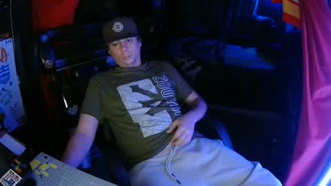 Snapshot of bowerboi1217 chatting on 11.25.25 Bowerboi1217 online show from 11.25.25