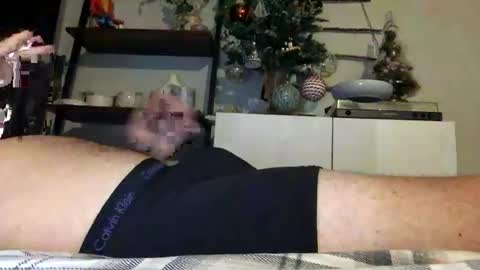 Snapshot of boxerbro123 chatting on 11.25.25 boxerbro123 online show from 11.25.25