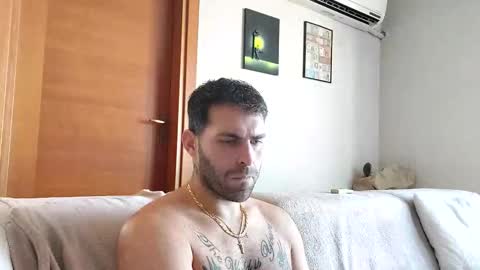 Snapshot of boy_aroundtheworld chatting on 10.11.25 Dan online show from 10.11.25