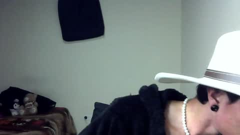 Snapshot of boy_fox_guys chatting on 01.06.25 Boy Astro online show from 01.06.25