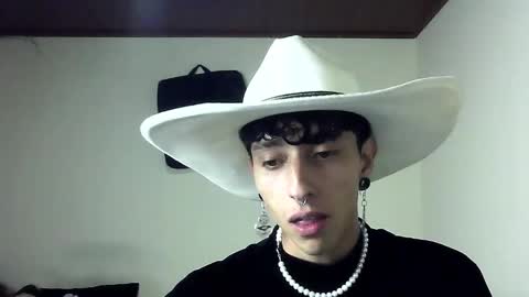 Snapshot of boy_fox_guys chatting on 01.31.25 Boy Astro online show from 01.31.25