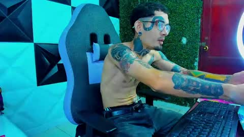 boy_tatto77 online show from 05.27.26