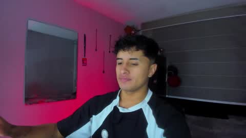 Snapshot of boylatin_777 chatting on 01.13.25 miguel online show from 01.13.25