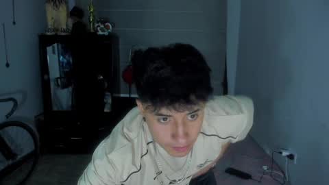 Snapshot of boylatin_777 chatting on 01.21.25 miguel online show from 01.21.25