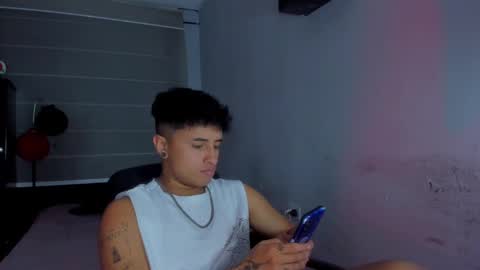 Snapshot of boylatin_777 chatting on 01.22.25 miguel online show from 01.22.25