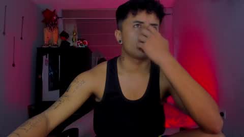 Snapshot of boylatin_777 chatting on 01.23.25 miguel online show from 01.23.25