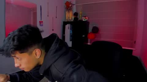 Snapshot of boylatin_777 chatting on 01.28.25 miguel online show from 01.28.25