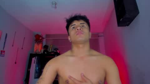 Snapshot of boylatin_777 chatting on 01.28.25 miguel online show from 01.28.25