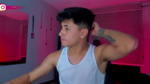 Snapshot of boylatin_777 chatting on 01.29.25 miguel online show from 01.29.25