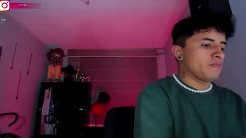 Snapshot of boylatin_777 chatting on 02.01.25 miguel online show from 02.01.25