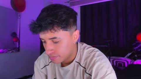 Snapshot of boylatin_777 chatting on 02.28.25 miguel online show from 02.28.25